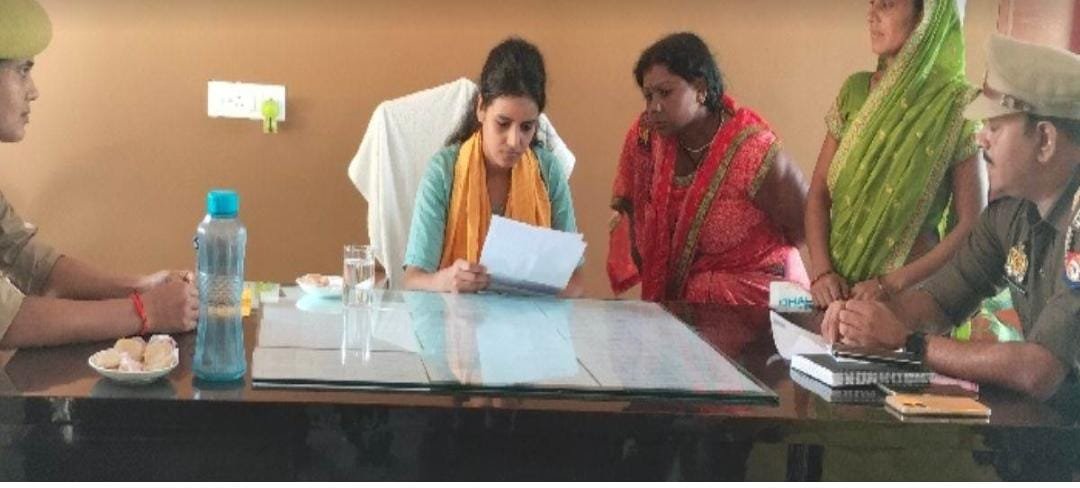 एक दिन के लिए थानेदार बनी साक्षी ने लिया ताबड़तोड़ एक्सन