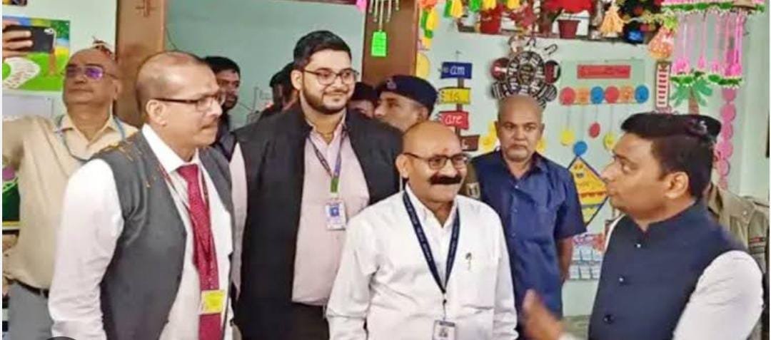 समय पर विधालय पहुंचे और हाई क्वालिटी की शिक्षा-के के पाठक