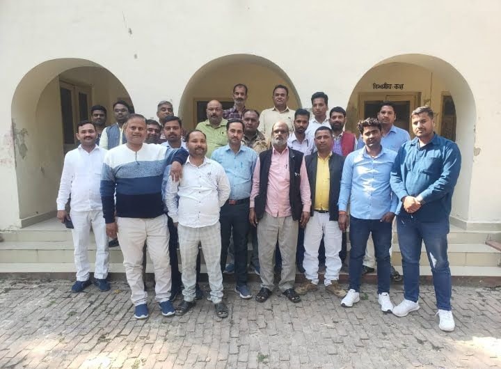 सूर्य प्रकाश पाण्डेय इंडियन जर्नलिस्ट एसोसिएशन संतकबीर नगर के जिलाध्यक्ष निर्वाचित।
