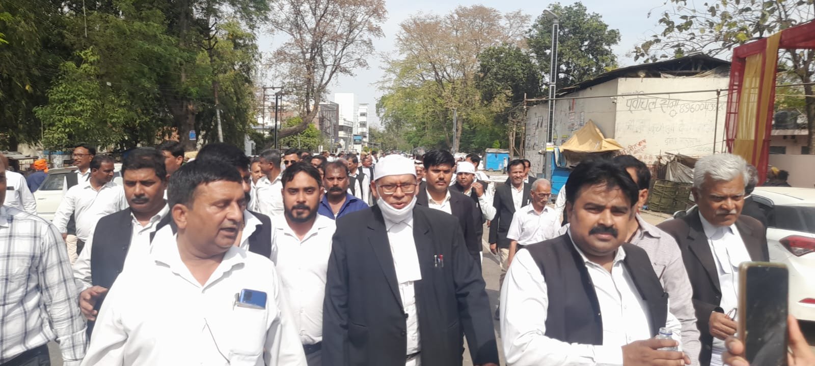 मुख्यमंत्री के घेराव की किया कोशिश–जिला अधिवक्ता एसोसिएशन के सदस्य
